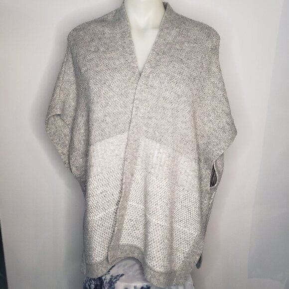 Cozy Soft Grey Banana Republic Sweater Wrap Cardigan Style Snug - Picture 1 of 16